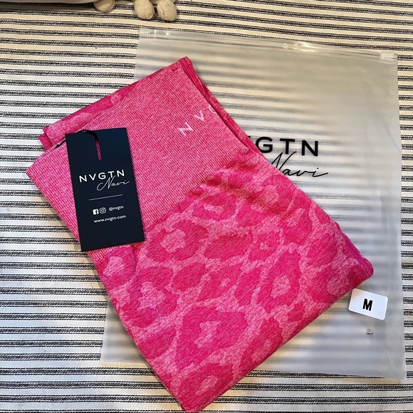 NVGTN Pants - Fuchsia Leopard Seamless Leggings NVGTN